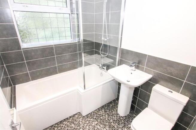 FIRST FLOOR BATHROOM