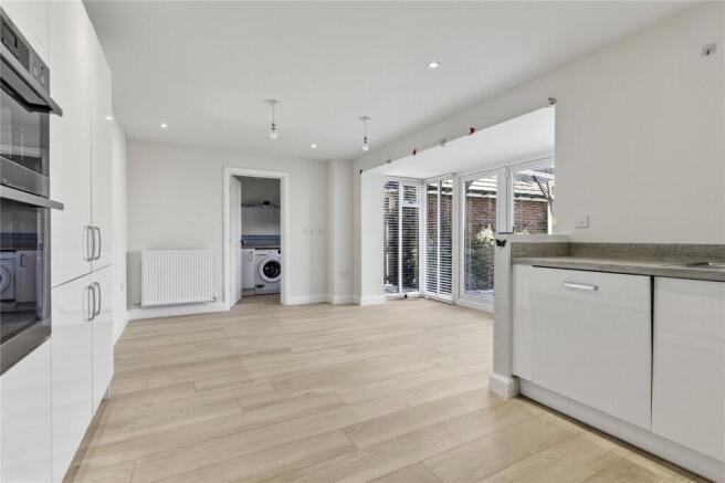 4 bed Detached for sale Image 7