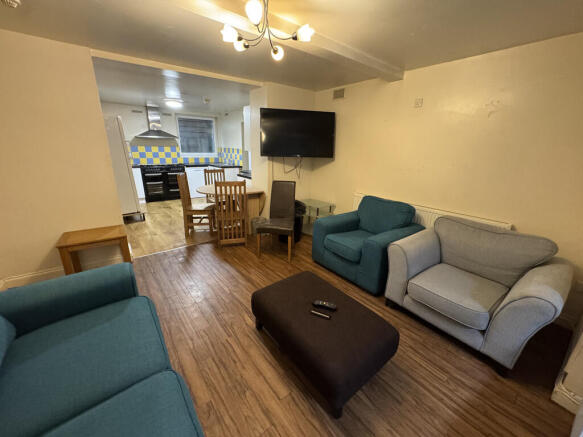 1 bed House Share to rent Image 4