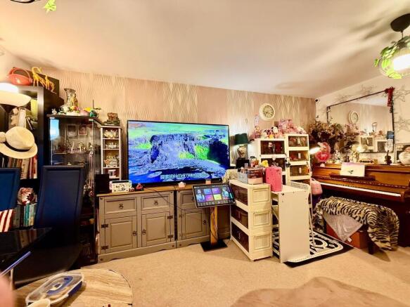 2 bed Flat for sale Image 5