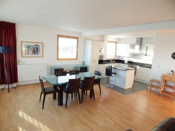 DINER / KITCHEN