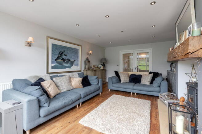 5 bed Detached for sale Image 9