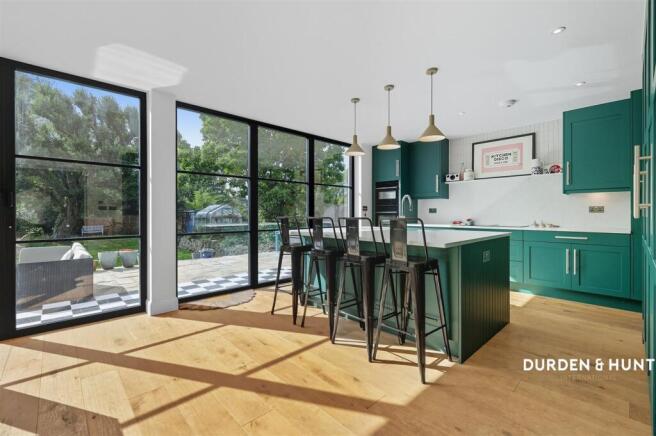 The Warren Drive, London, E11 photo 4