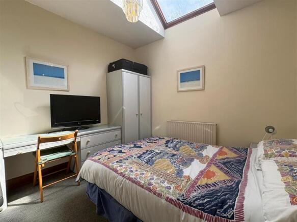 4 bed Semi-Detached Bungalow for sale Image 11