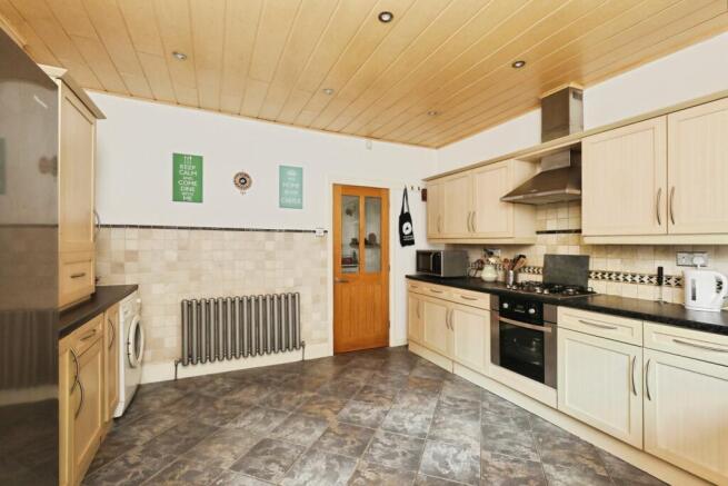 4 bed Detached for sale Image 10