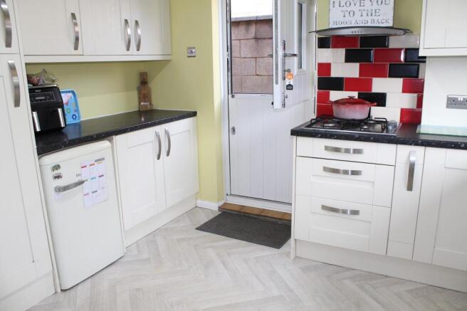 Fitted Kitchen Picture 2