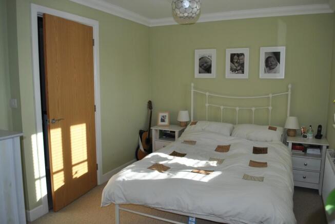 MASTER BEDROOM (ALTERNATIVE VIEW)