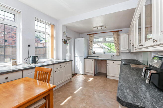 4 bed Semi-Detached for sale Image 5