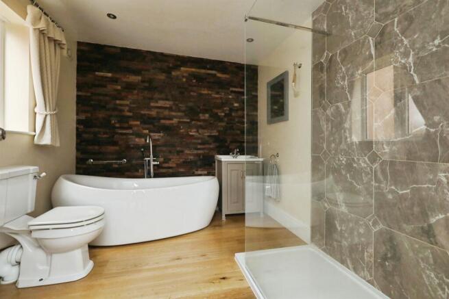 3 bed Detached for sale Image 9