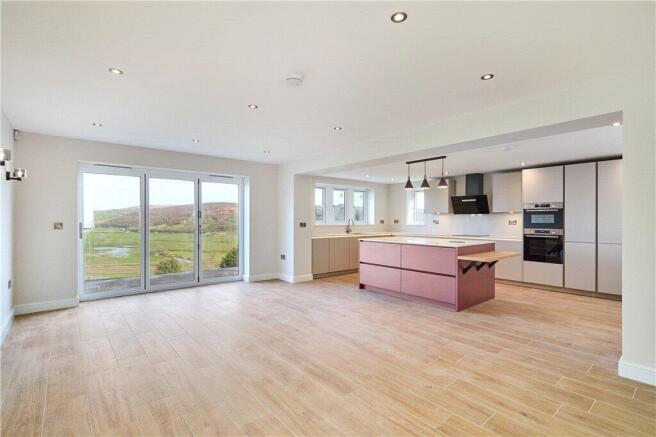 4 bed Detached for sale Image 6