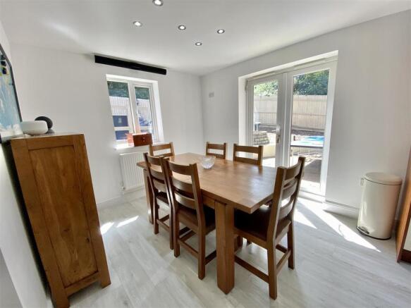 KITCHEN/BREAKFAST ROOM