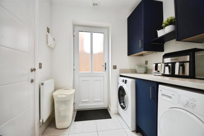 4 bed Detached for sale Image 8