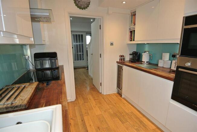 Albany Road, Old Windsor photo 3