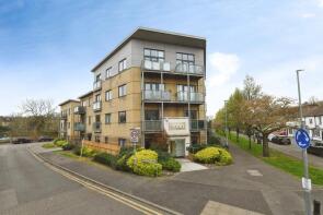 13, Helen House, Rollason Way, Brentwood CM14 4AQ
