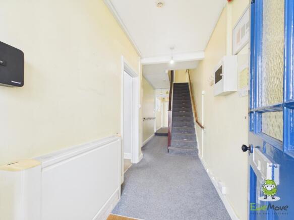 EweMove Estate Agents Basingstoke - 5 Wallis Road 