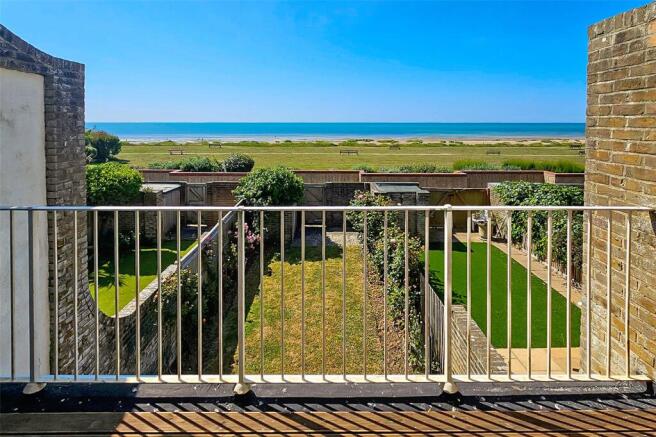 Mallon Dene, Rustington, Littlehampton, West Sussex photo 4