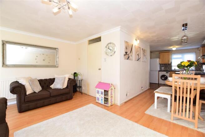 Lounge/Dining Area