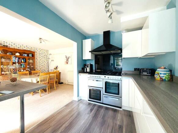 3 bed Semi-Detached for sale Image 11