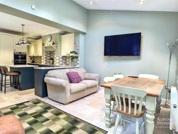 3 bed Semi-Detached for sale Image 7