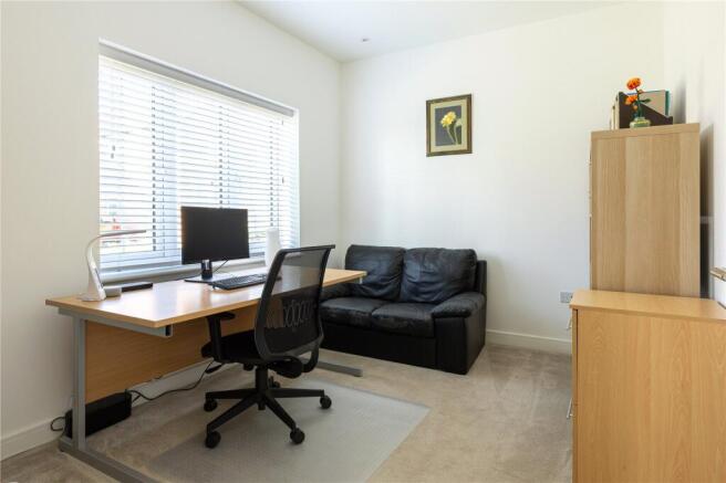 5 bed Detached for sale Image 9