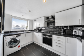 3, 43 Catherine Lodge, Stafford Road, Croydon CR0 4NG