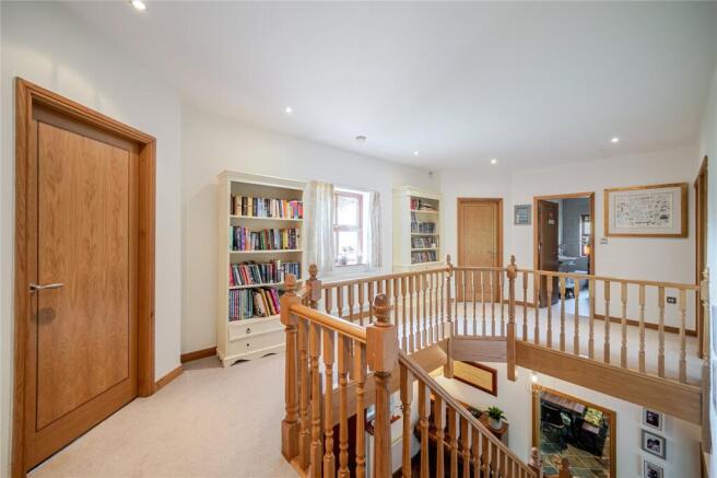 6 bed Detached for sale Image 11