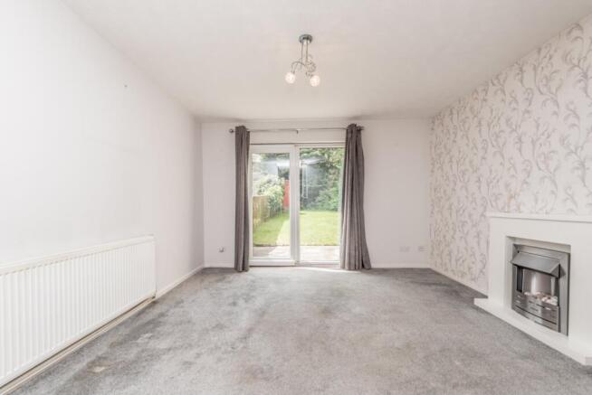 Royds Park Crescent, Bradford, West Yorkshire, BD12 photo 4