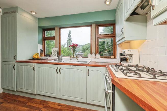 3 bed Semi-Detached for sale Image 4