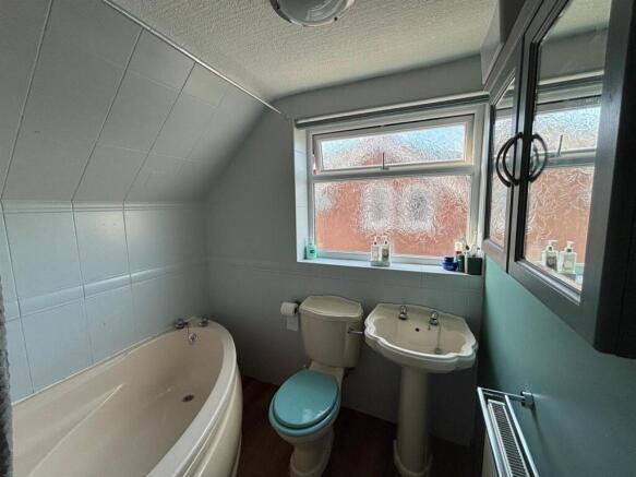 3 bed Semi-Detached Bungalow for sale Image 10