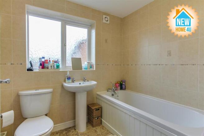 FAMILY BATHROOM: