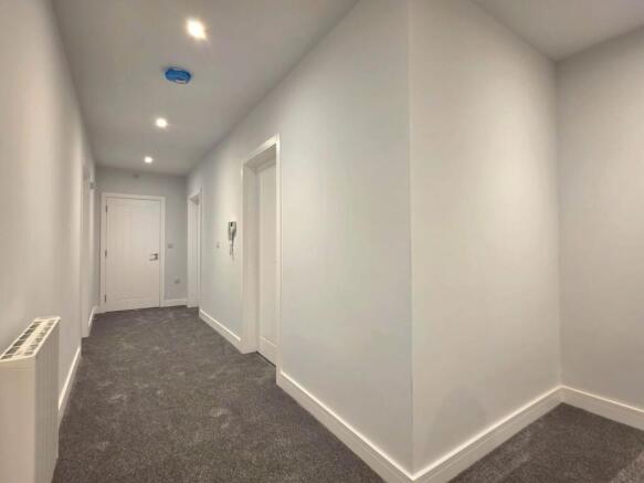 2 bed Apartment to rent Image 6