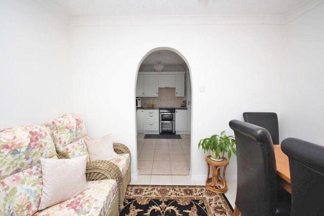 Dining to kitchen