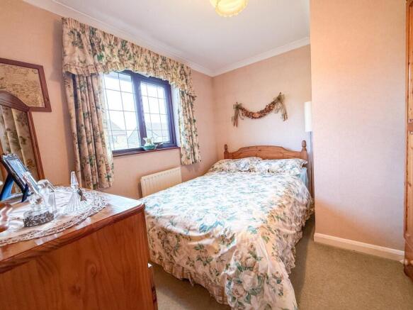 4 bed Detached for sale Image 12
