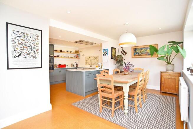 4 bed House for sale Image 8