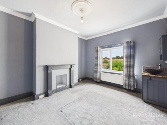 4 bed Semi-Detached for sale Image 9