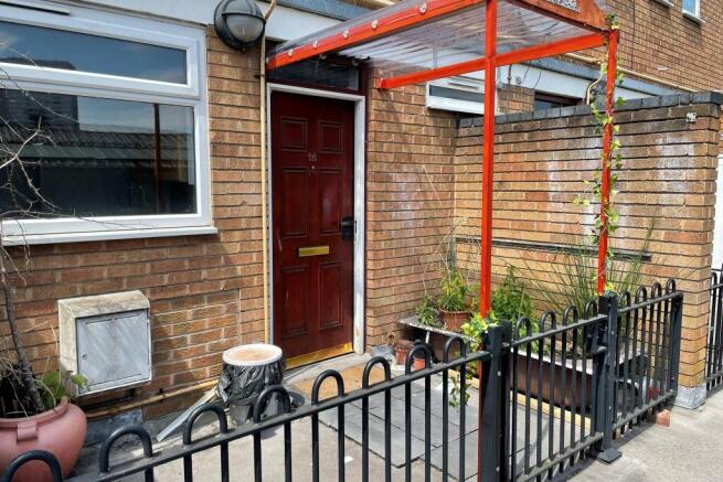 First Floor 2 Bedroom Duplex Maisonette Close to