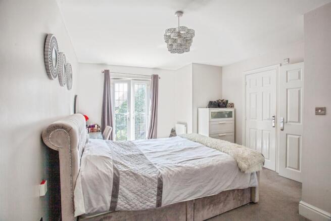 4 bed Town House for sale Image 9