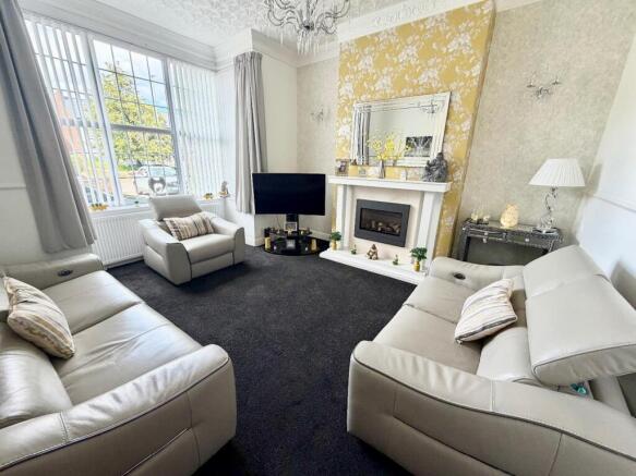 5 bed Semi-Detached for sale Image 5