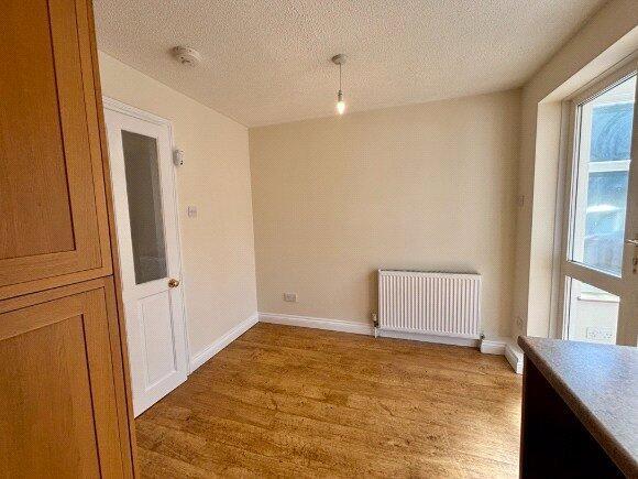3 bed Semi-Detached to rent Image 7