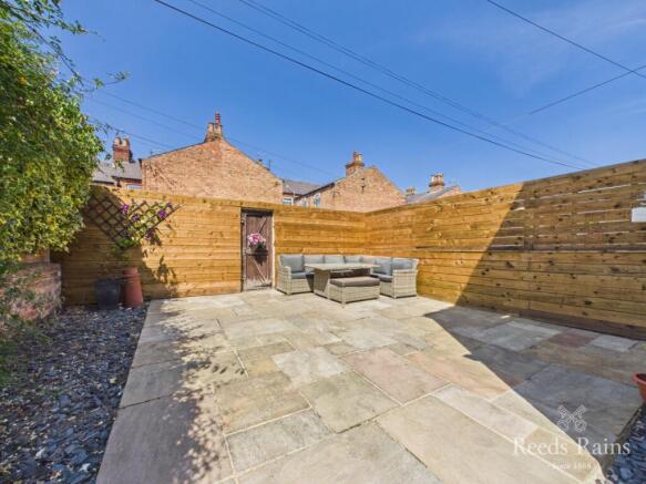 2 bed End of Terrace to rent Image 6