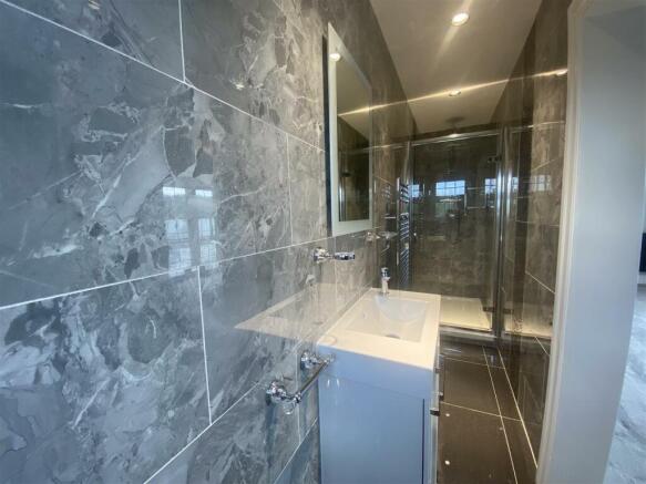 Bed 2 En-suite