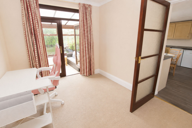 3 bed Semi-Detached for sale Image 10