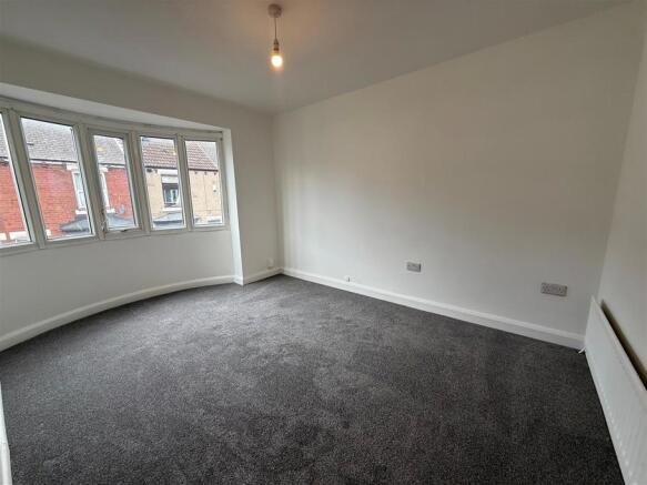 3 bed Terraced to rent Image 6