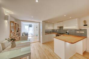 Flat C, 108, Chatham Road, London SW11 6HG