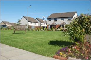 FRONT / SIDE GARDENS