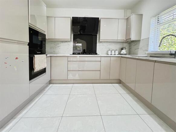 2 bed Detached Bungalow for sale Image 7