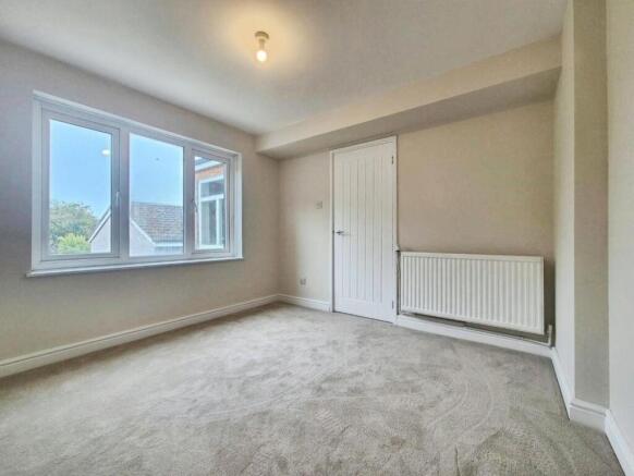 3 bed House to rent Image 8