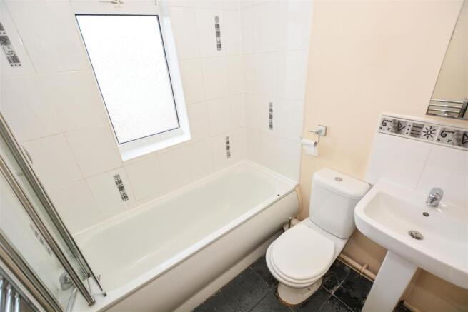FIRST FLOOR BATHROOM
