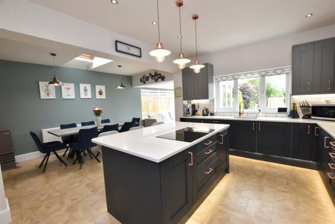 LARGE OPEN PLAN LIVING DINING KITCHEN
