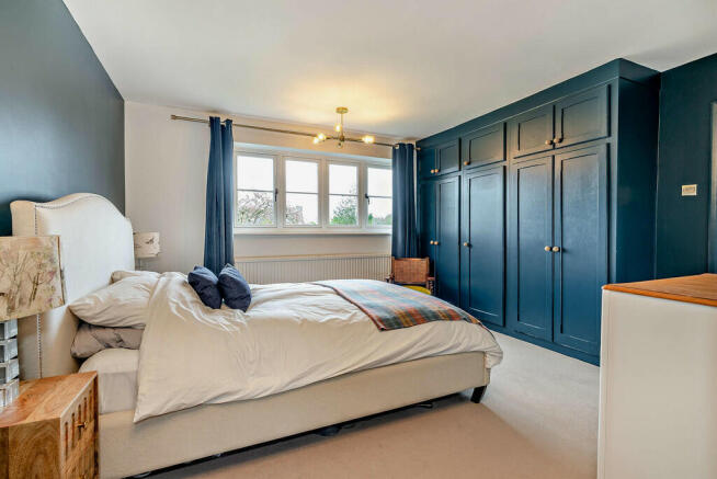 8587691-interior1...